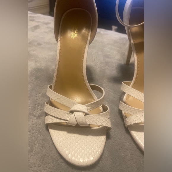 NEW MICHAEL KORS Mid Sandal White - Picture 2 of 10